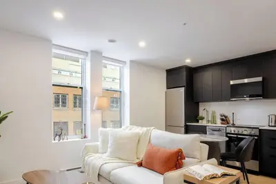 Image de Historic Hideaway – Bright Apartment in Old Montreal