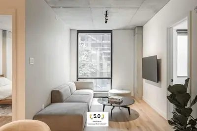 Image de Modern Elegance Suite in Old Montreal