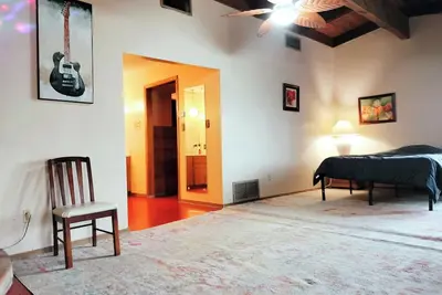 Image de Spacious 6-bedroom Golf  Villa with Ac right by Lawton county club golf course