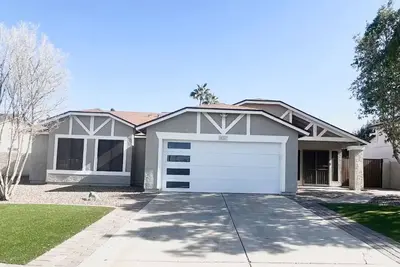 Image de Glendale Family Getaway - Cozy Home w/ Heated Pool