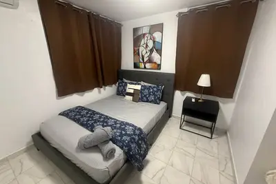 Image de Apt para 2 / WiFi + Parking / 10 min aeropuerto