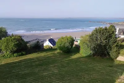 Image de Charmante maison de caractère, vue imprenable sur la mer et accès à la plage