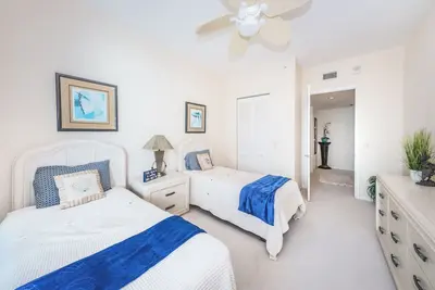 Image de Beachfront Highrise Lux Seascape