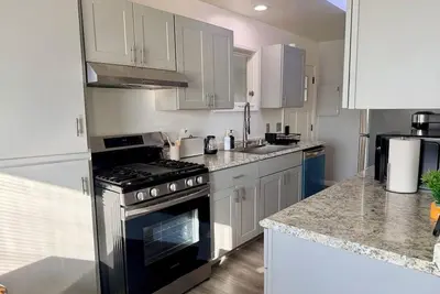 Image de Modern home in central location