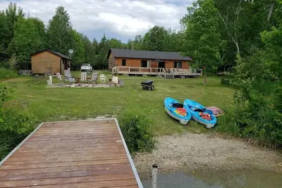 Image de Lakefront Wooden Cabin 1. 5 hours from Ottawa