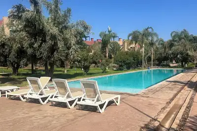 Image de Two-bedroom apartment with a private rooftop and swimming pool.