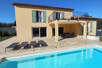 Image de Villa au calme et spacieuse 208 m² avec piscine & climatisation