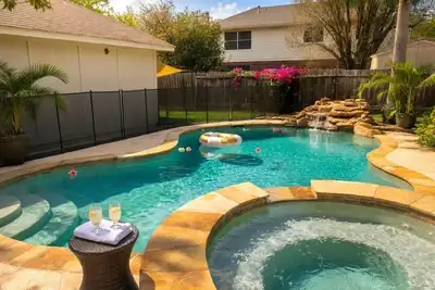 Image de Spacious 3br - 2. 5 Ba Home - Private Pool & Office