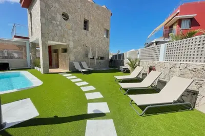 Villa Chil - Luxury with heated pool and Bbq