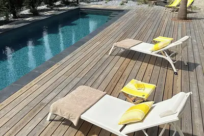 Image de Villa contemporaine avec piscine située  sur la Presqu’île de Rhuys