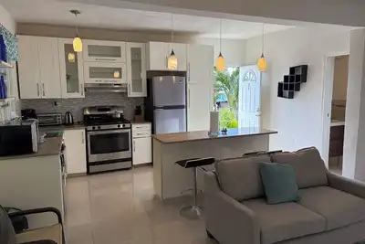 Near Beach 2br Private Backyard, Grill & Laundry