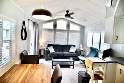 Image de Luxury Beachside Cottage Free Golf Cart 1 Min Walk to Beach Pools and Waterpark