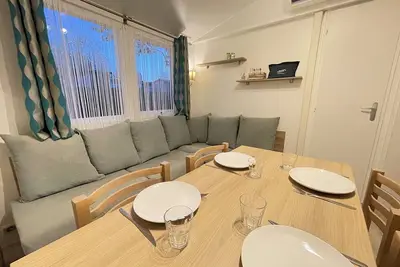 Image de Mobil-home 6/8 pers – Camping 4★ La Réserve Gastes, accès direct lac & piscine