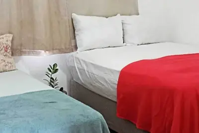 Image de Quarto com ar-condicionado, comodidades compartilhadas, 1 minuto da Orla.