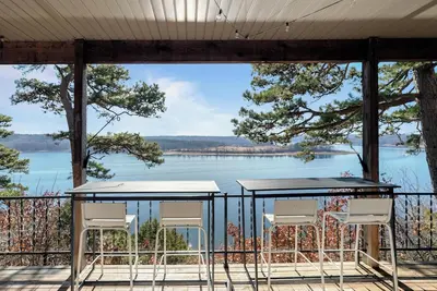 Image de Lake front oasis on Beaver Lake / Rogers