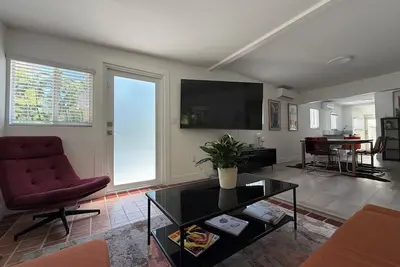 Image de Rare 3Br Wynwood House W/ 2 Car Driveway & Private Yard