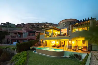 Image de Oceanview Private Villa with Pool Resort Access Sleeps 10 Cabo