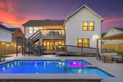 Image de 7br Ensuite • Pool/Spa • Bridal Prep Room •Slps 21