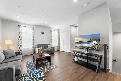 Image de Bayside Retreat | Game Garage, Pools, Gym, Balcony