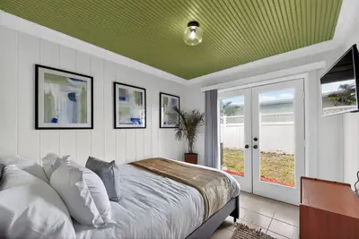 Image de Entire Coastal Home with Game Room Near Beaches