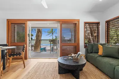 Absolute Beachfront | Palm Cove Apt Sleeps 4