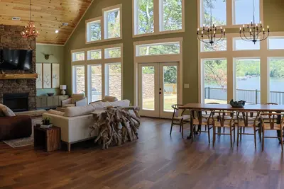 Image de Beautiful Smith Lake, Al 12 Steps to the Water! - Sleeps 12 - Game Room + Views
