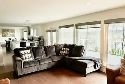 Image de 4 Bed 2Bath entire unit. Sleep 12. Same level. Nice view