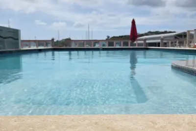 Waterfront condo with pool, beach 1 minute walk, in Lans Euxpines