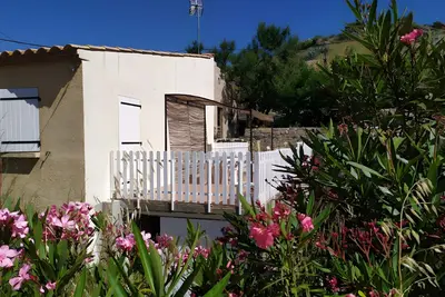 Image de Maison de vacances « Location Gîte Dans Les Corbières » avec vue montagne, terrasse privée et Wi-Fi