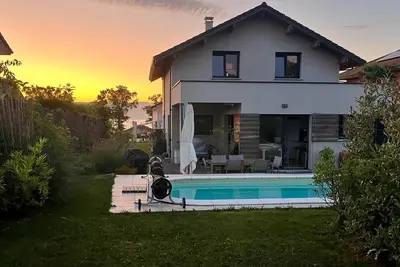 Image de Maison familiale - piscine privée - 10’ à pied de la plage – 6 pers
