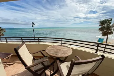 Image de Seafront 2-bedroom apartment in Fuengirola, with a pool, and access to the beach