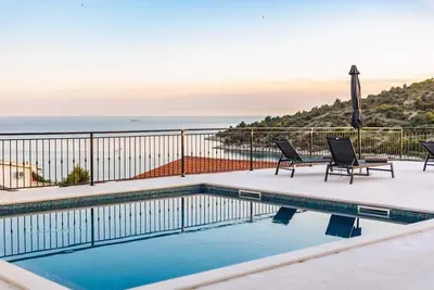Villa La Fortezza with sea view