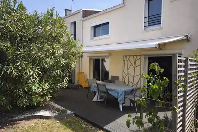 Image de Agréable maison spacieuse entre terre et mer.