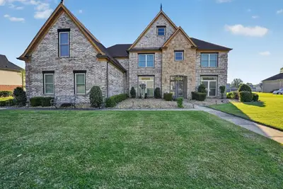 Image de Spacious Lakefront Home | Memphis Retreat