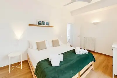 Image de Historic Apartment near center + Free Parking