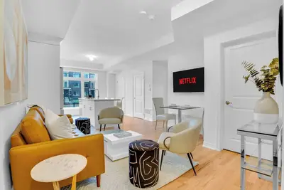 Image de Stylish 2-Bed Oakville Home with Free Parking + WiFi