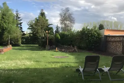 Image de Maison de vacances « Maison familiale avec immense jardin », sauna, terrasse et Wi-Fi