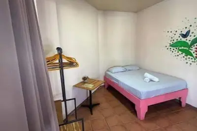 Image de Tropical Charm in the Heart of Quepos | Private Room with A/C