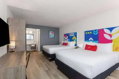 Image de Howard Johnson | 2 Queen | Enjoy Heated Pool + Theme Parks Proximity
