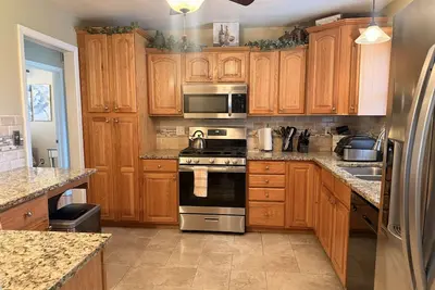 Image de Less than 5 miles to World Cup Stadium - Sleeps 8