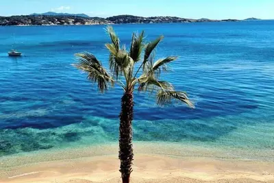 Image de Bandol Front de Mer – T2 Rénové avec Terrasse & Vue Panoramique