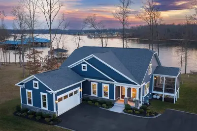Image de Fairview Lake Haven | New Waterfront Home | Private Side | 6br/4ba | Boathouse & Dock