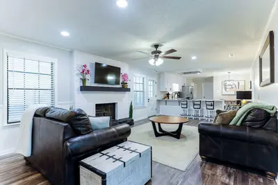 Image de Hot Tub, Pool Table, Ping-Pong, Private Playground, Fire Pit, Library, Play Room