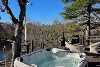 Image de Waterfront Lakehouse w/ Hot Tub in Clinton, Ct. Pet-Friendly!