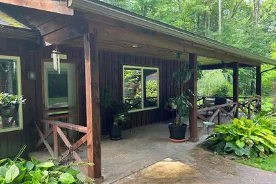 Image de Get away in the Woods to Grammy's Cottage