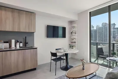 Image de Downtown Miami Studio w/ Skyline Views + Pool
