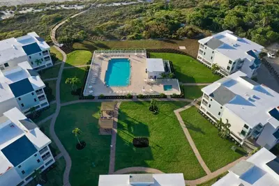 Image de Stylish 2br Condo with Tennis Court & Pool