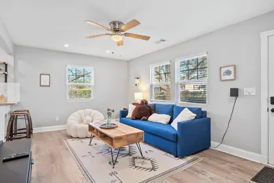 Image de Cozy pet friendly Downtown Ranch W/ Yard + Garage