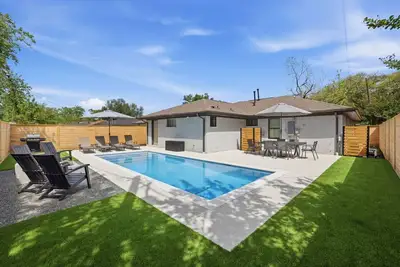 Image de Beautiful Oasis W/ Master Suite and Pool