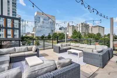 Image de City Lights Retreat | Pool, Central, Free Parking